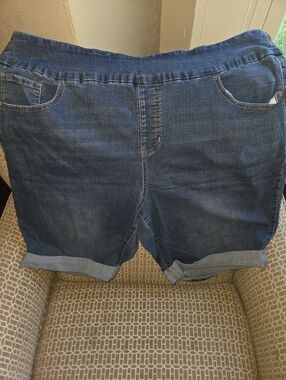 Women’s Classic Denim Roll-Cuff Shorts - Blue